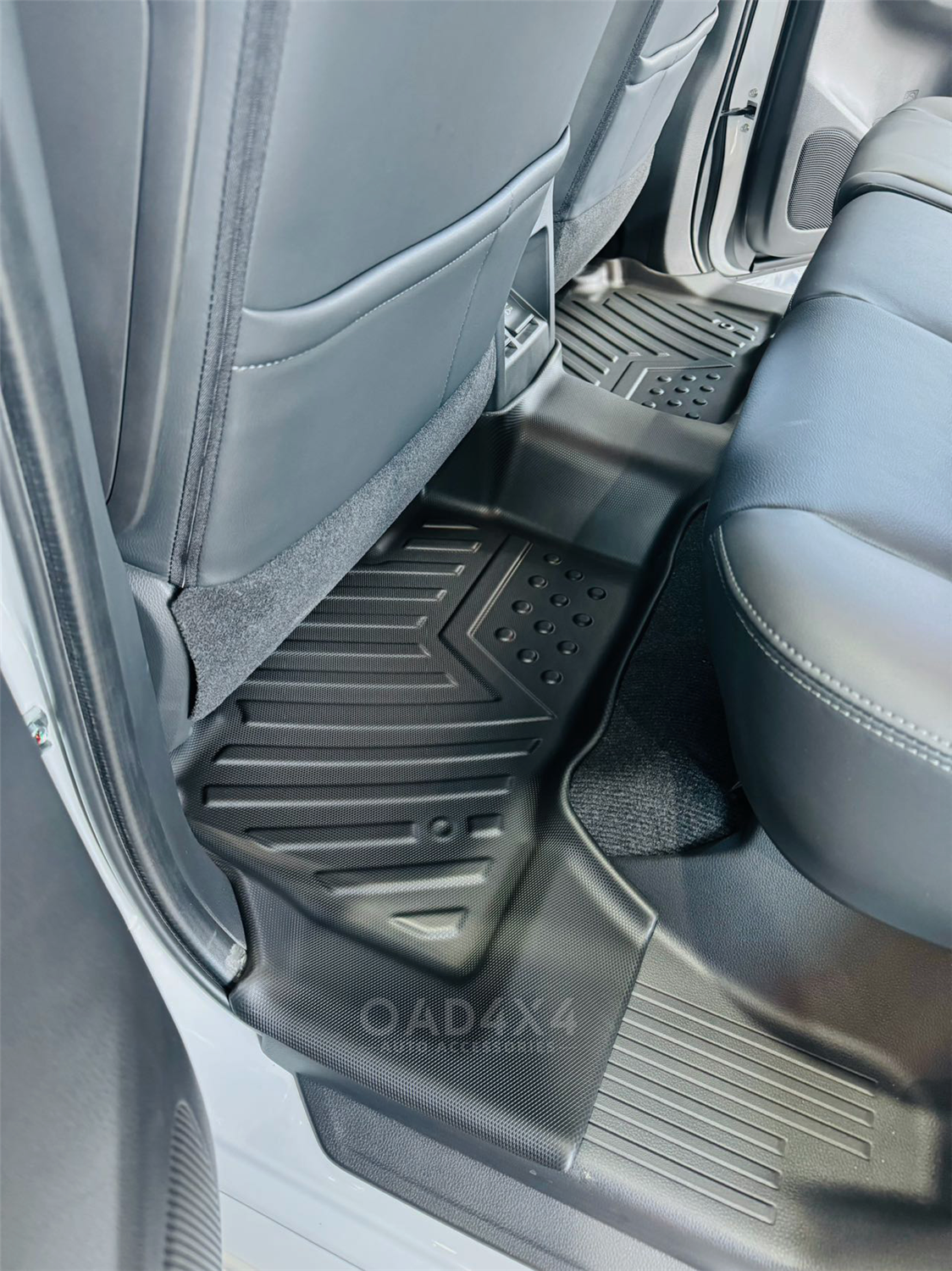 Floor Mats & Door Sill Protector for Mitsubishi Pajero Sport 2015-Onwards